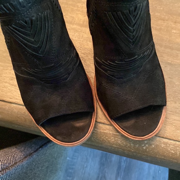 Vince Camuto Open toe booties - Picture 7 of 11